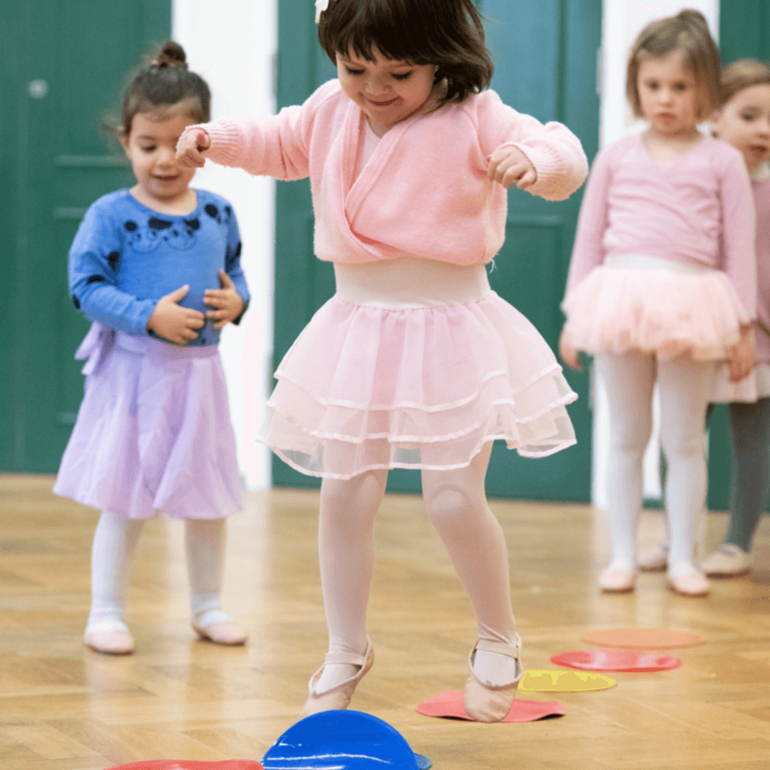 Beginner Ballet | Age: 3-4y | Saturday at 2.30 - 3.00pm | Fulham - Full Term - Dakoda&